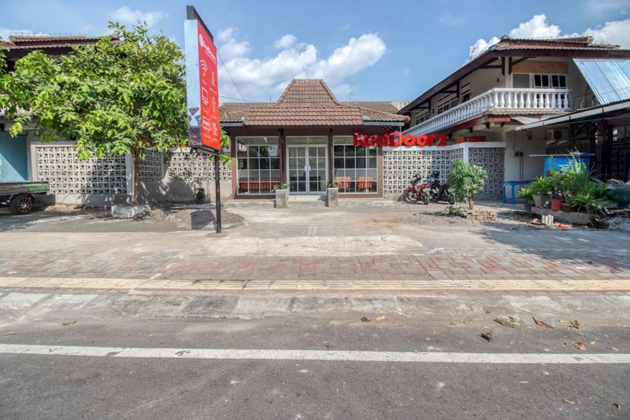 Reddoorz Near Malioboro Tugu Station Jogja 2 Hotel Jogjakarta Buitenkant foto
